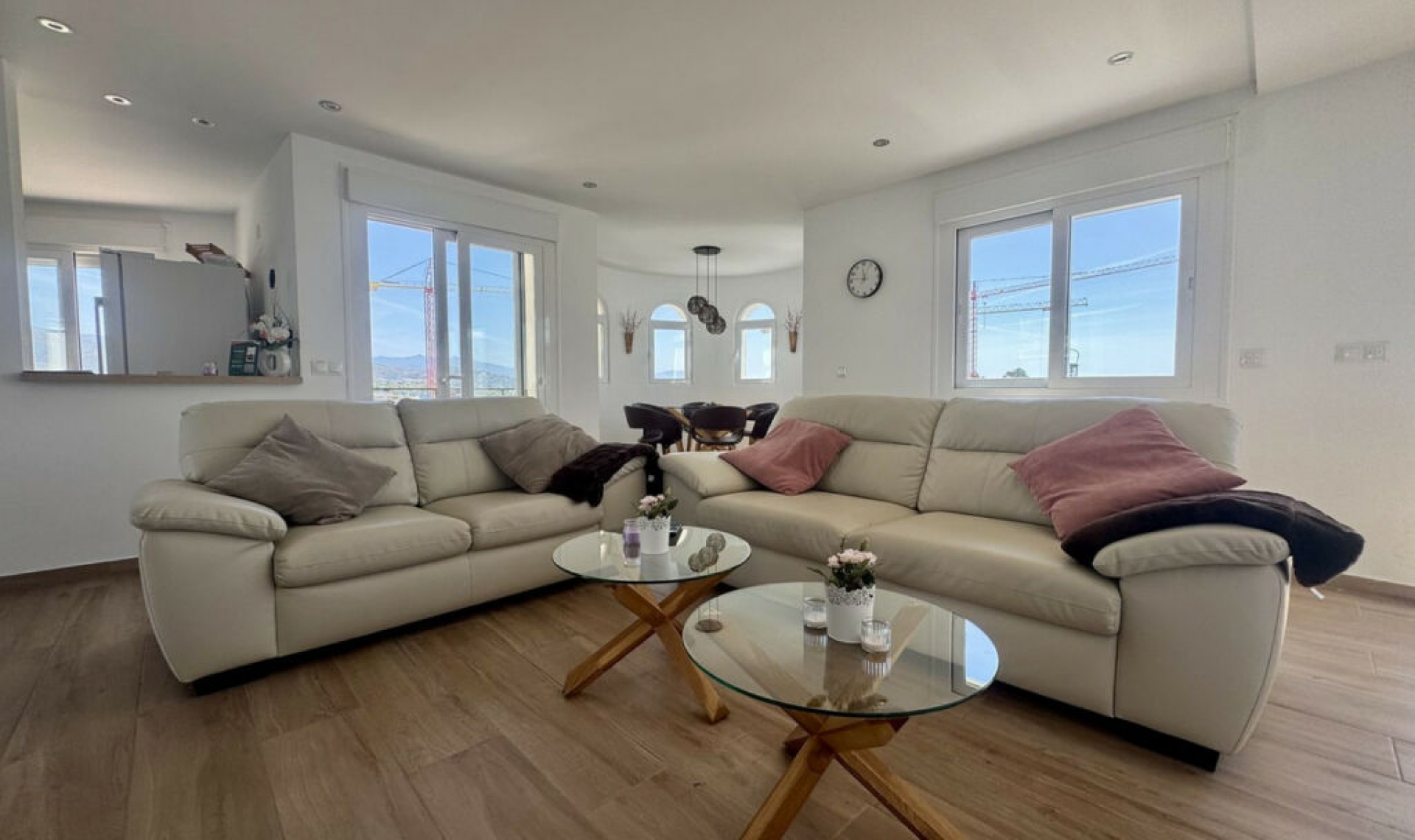 Resale - House -
Estepona
