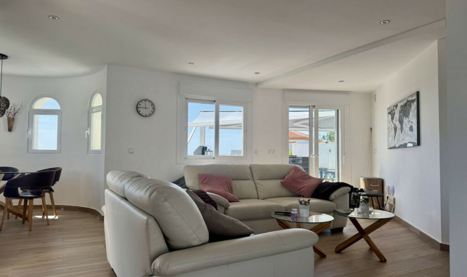 Resale - House -
Estepona