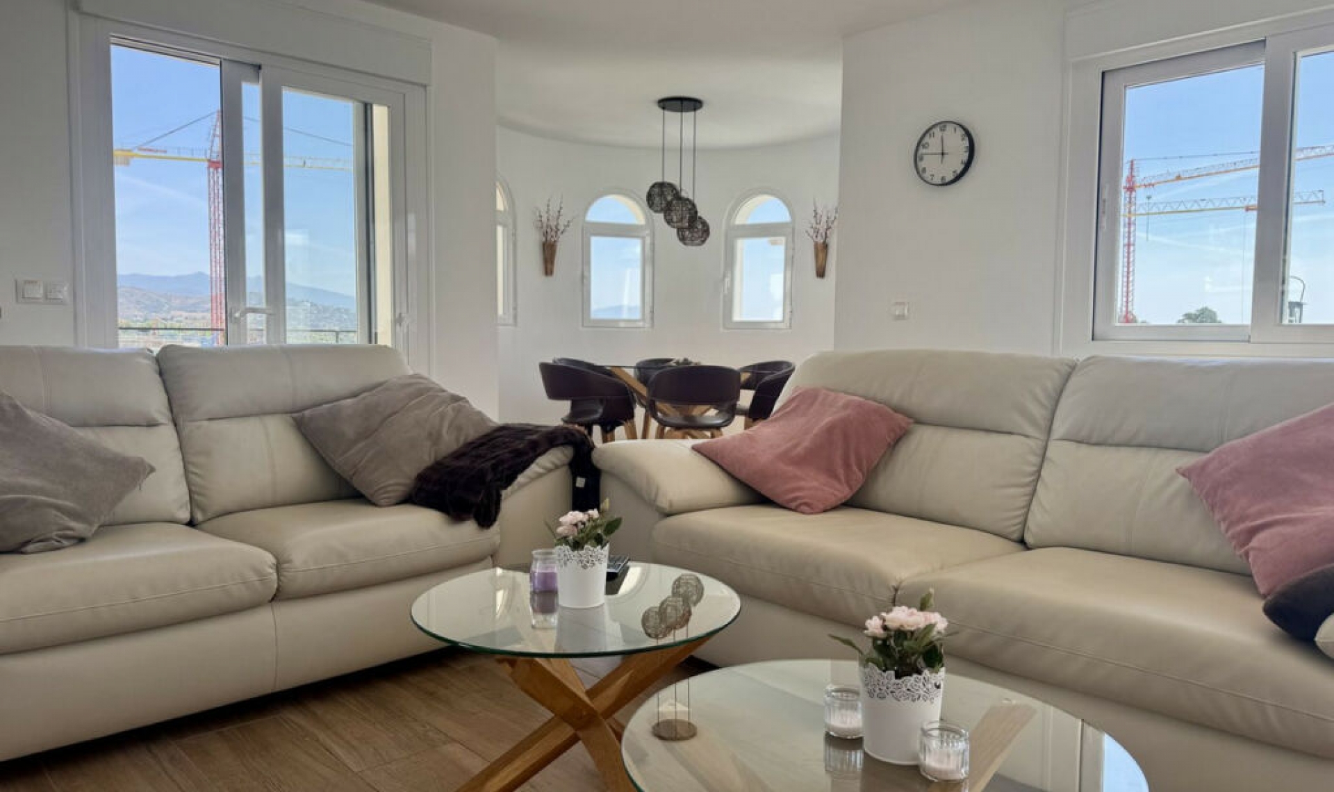 Resale - House -
Estepona