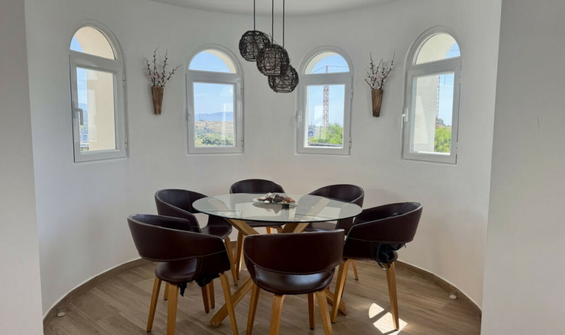 Resale - House -
Estepona