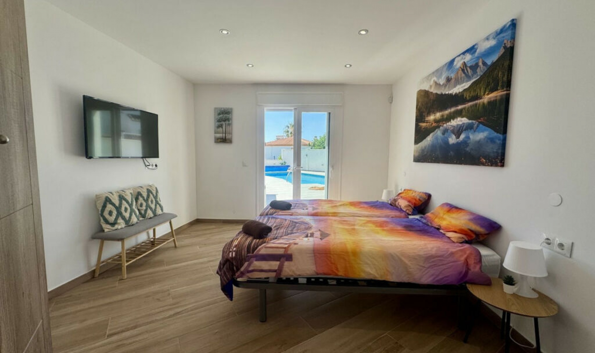 Resale - House -
Estepona