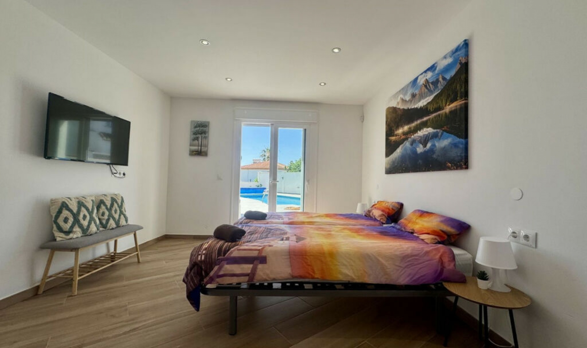 Resale - House -
Estepona