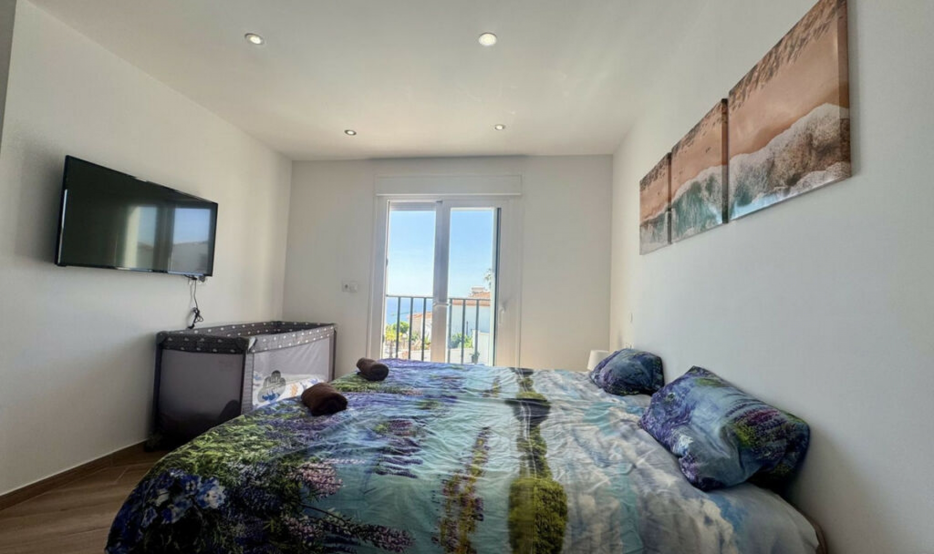 Resale - House -
Estepona