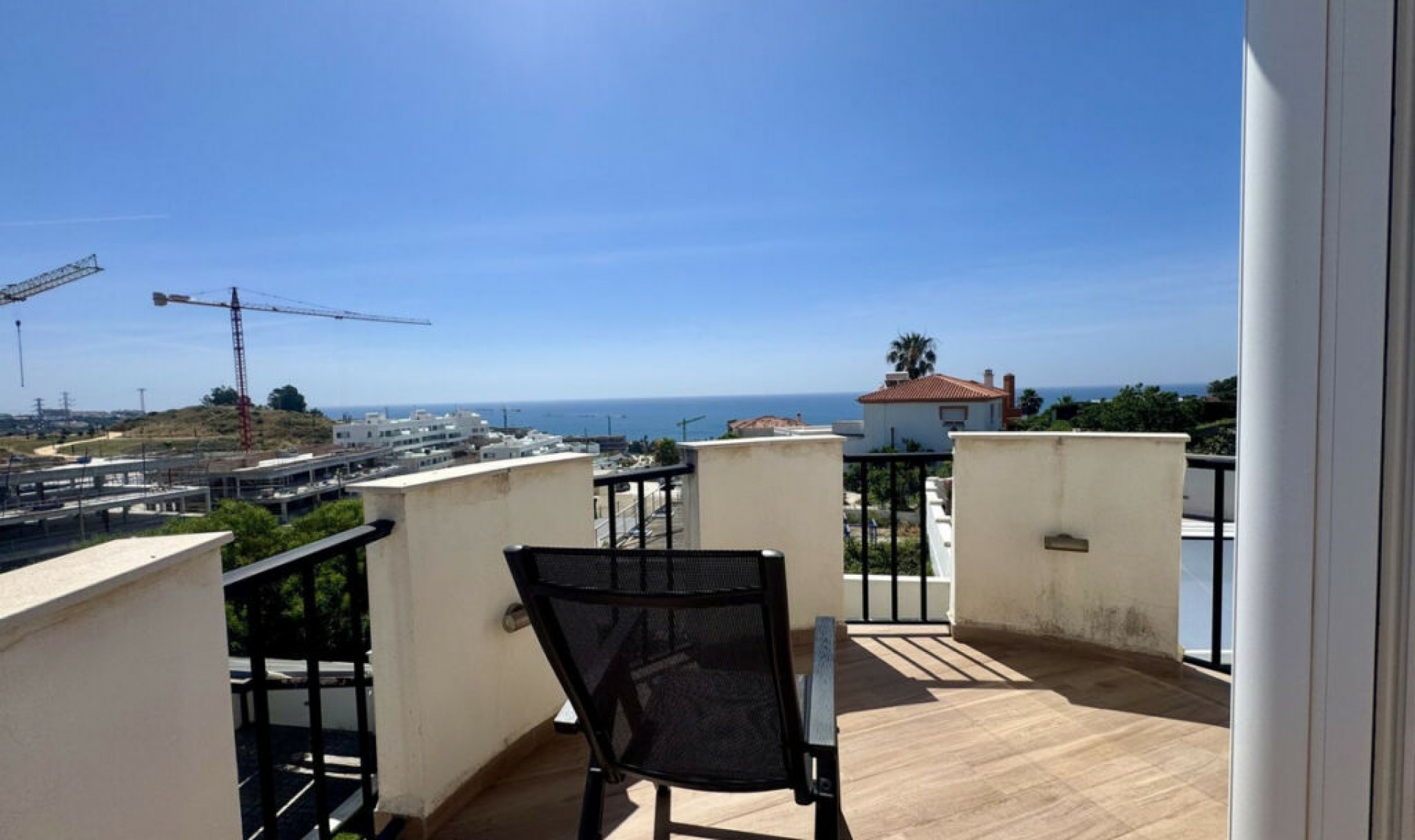 Resale - House -
Estepona