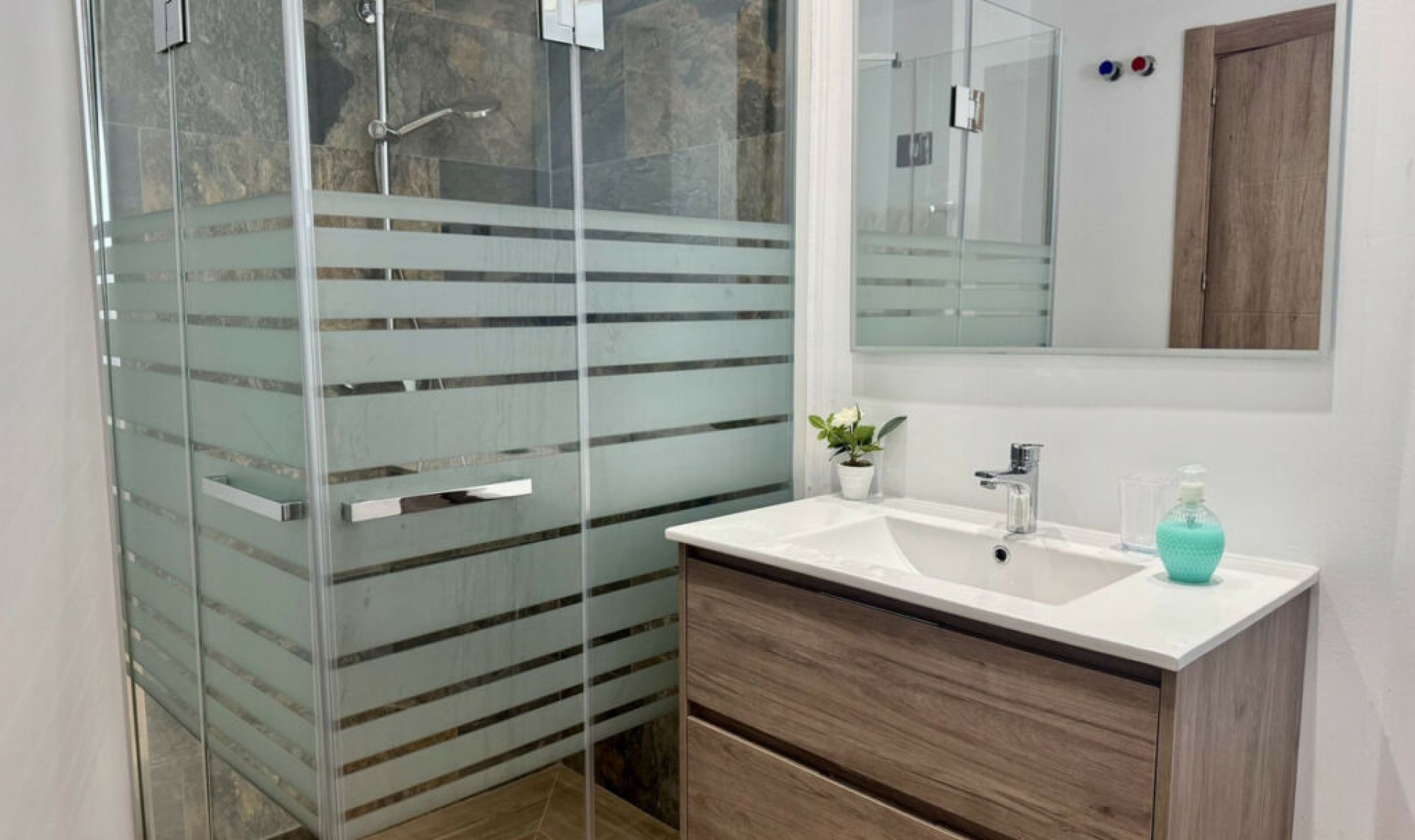 Resale - House -
Estepona