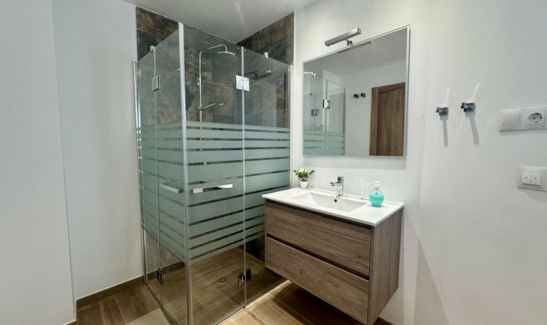Resale - House -
Estepona