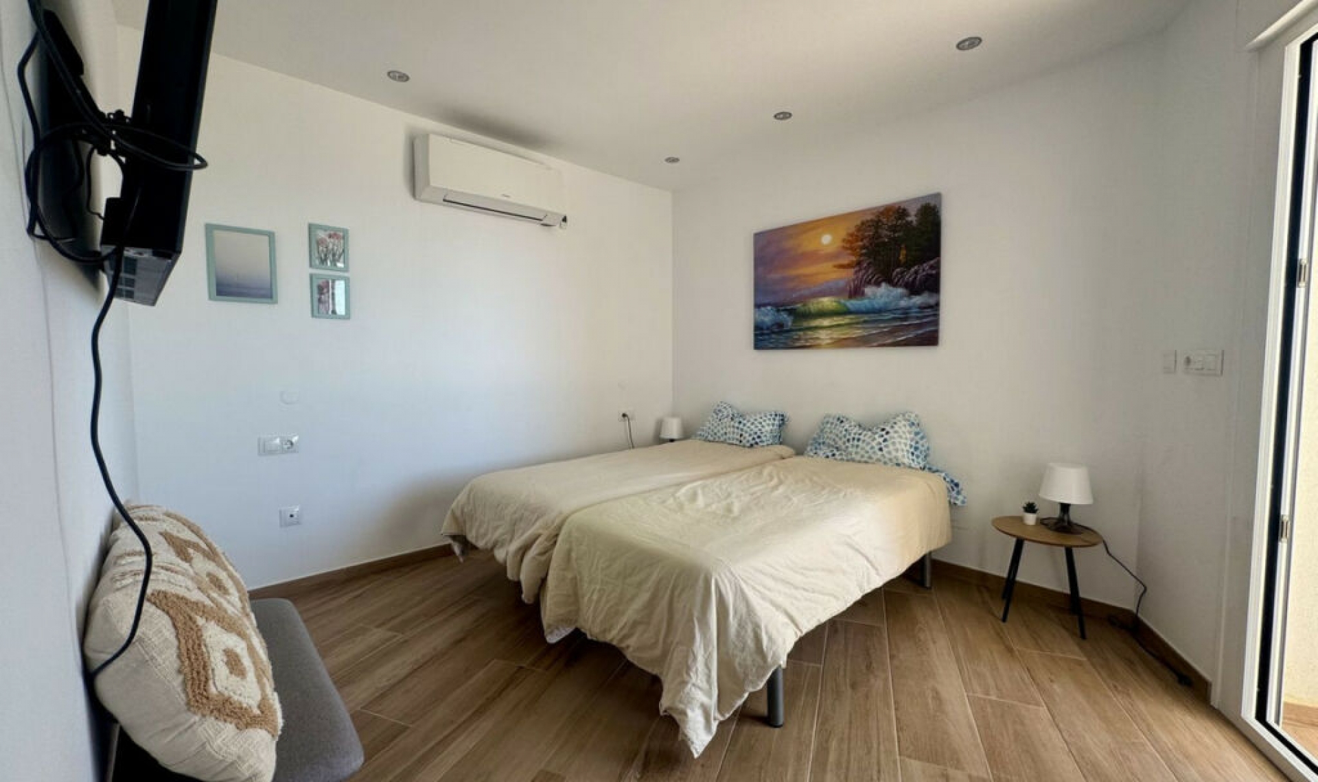 Resale - House -
Estepona