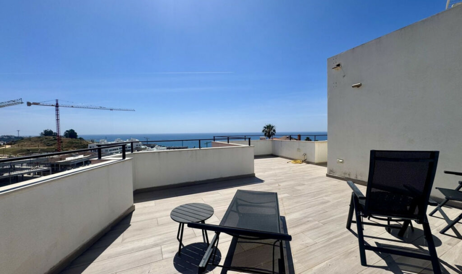 Resale - House -
Estepona