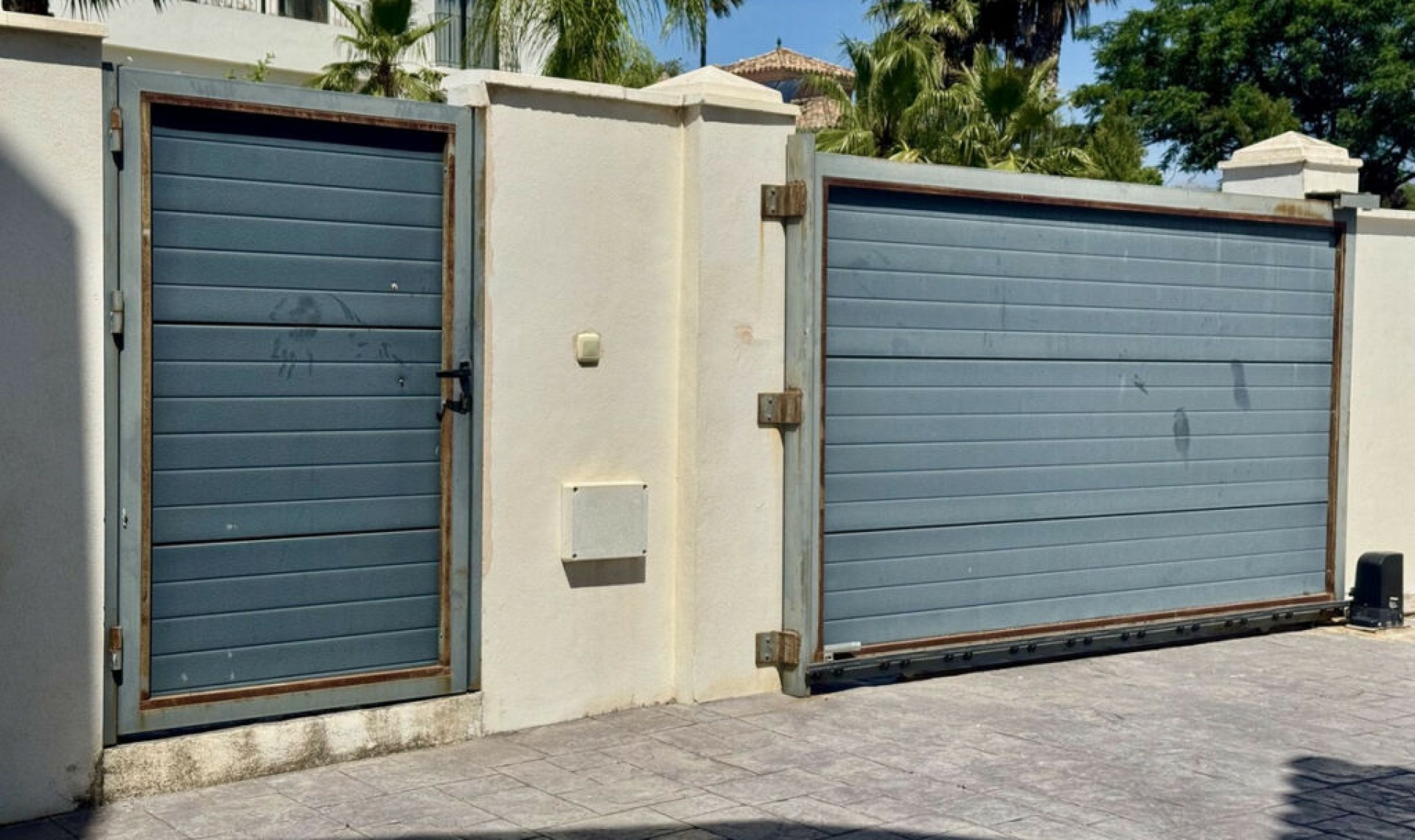 Resale - House -
Estepona