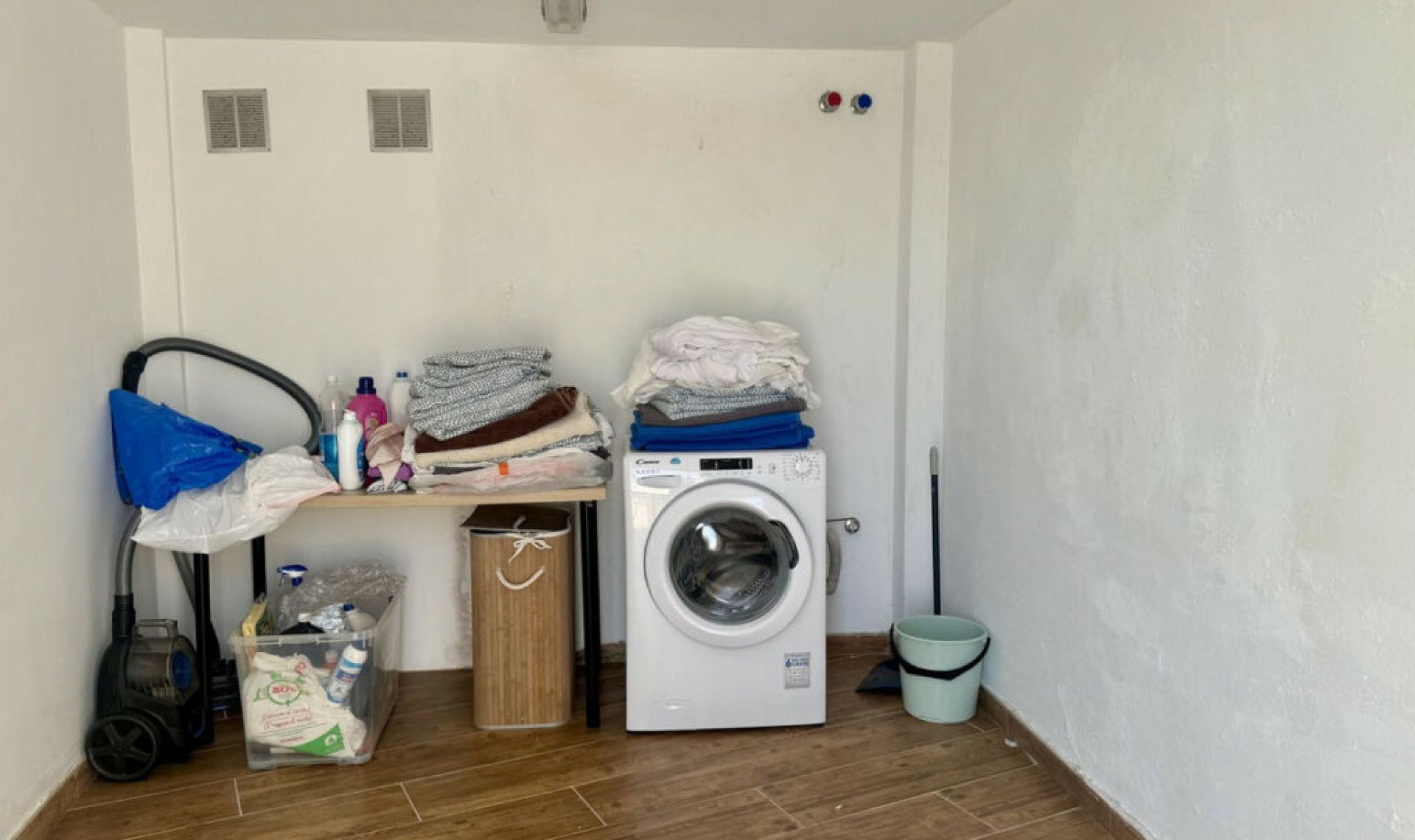 Resale - House -
Estepona