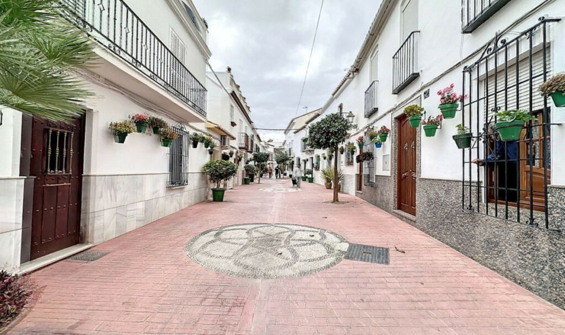 Resale - House -
Estepona