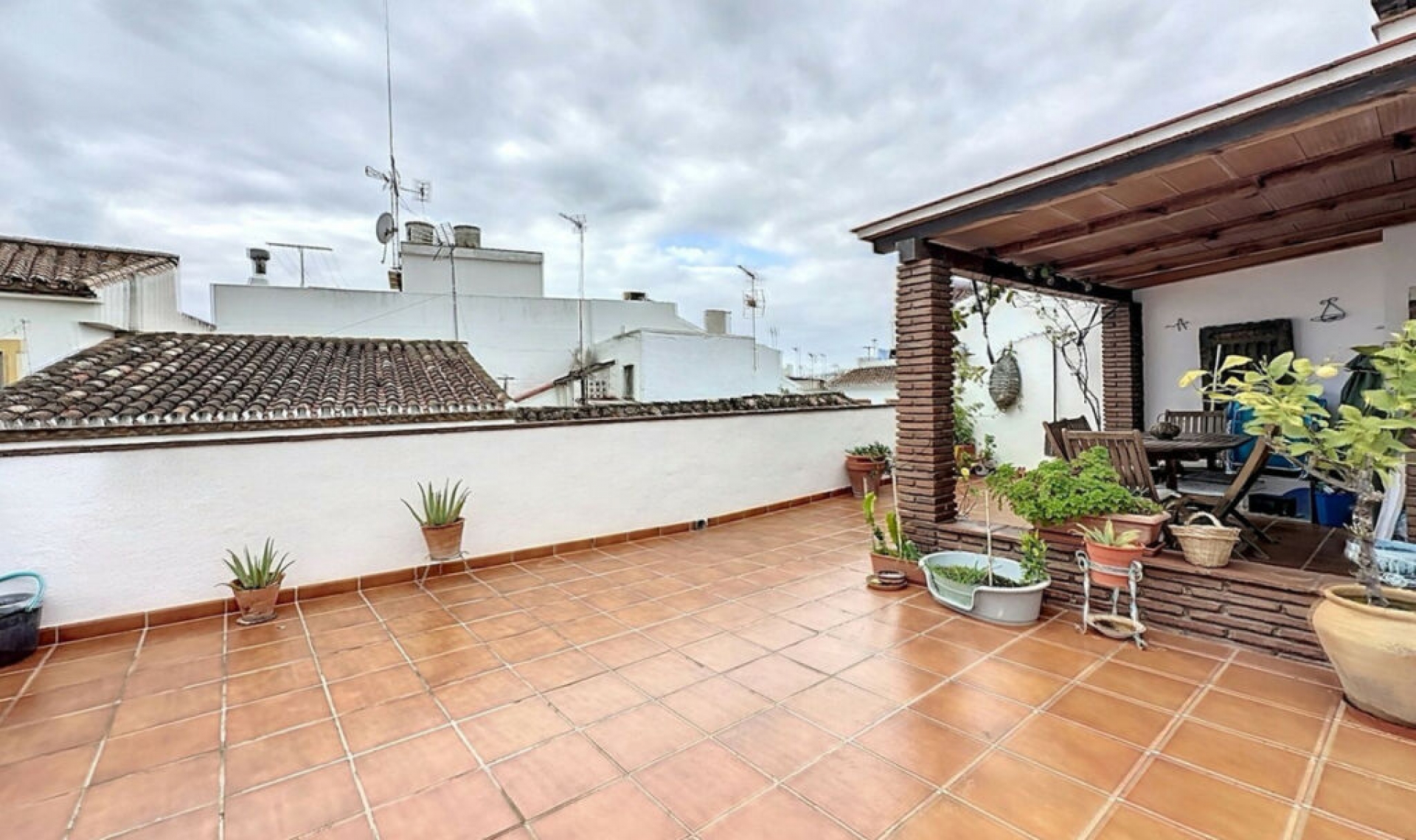 Resale - House -
Estepona