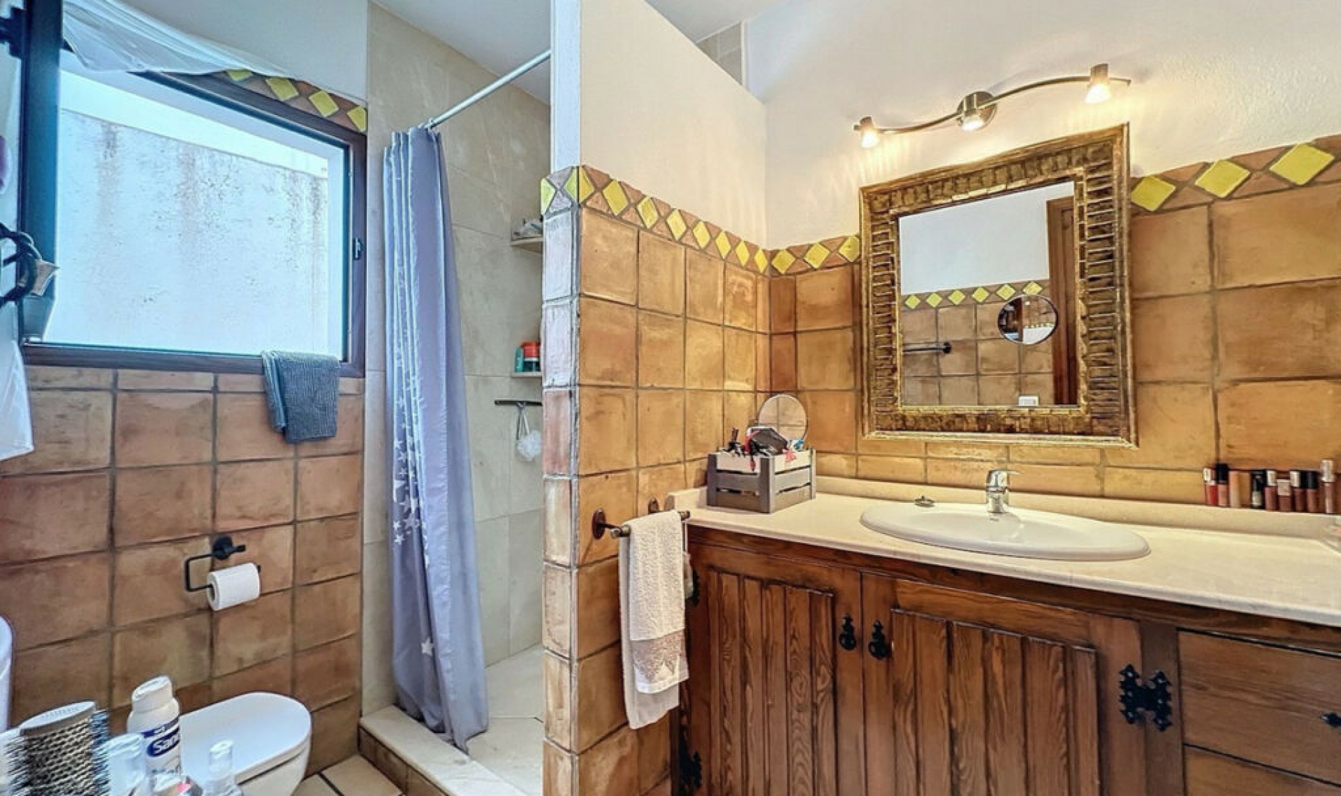 Resale - House -
Estepona