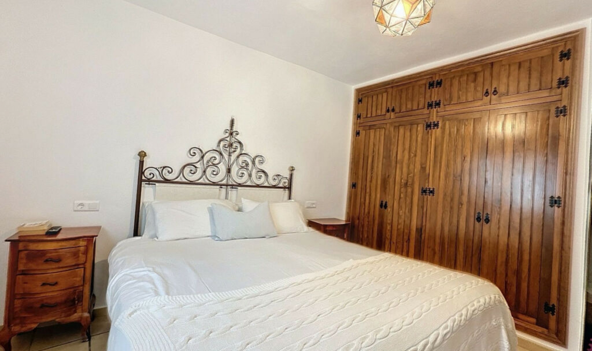 Resale - House -
Estepona
