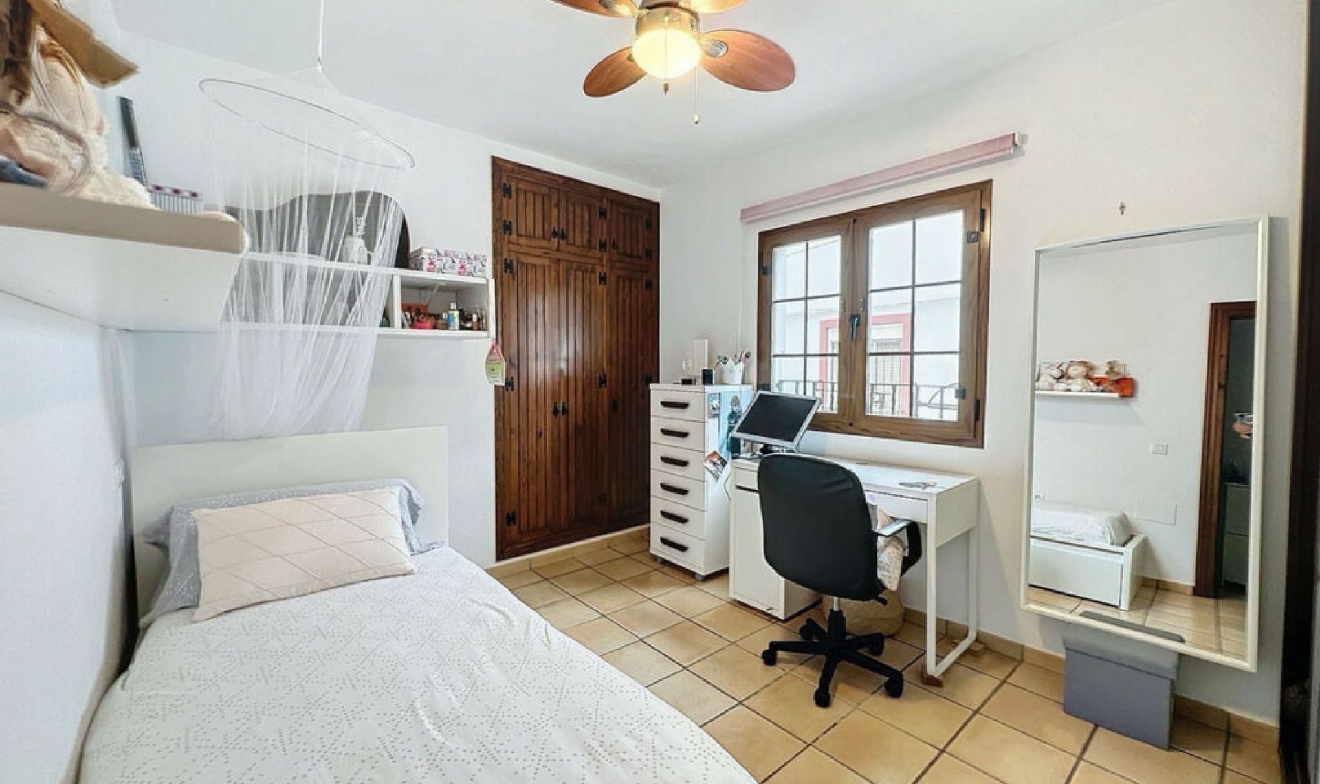 Resale - House -
Estepona