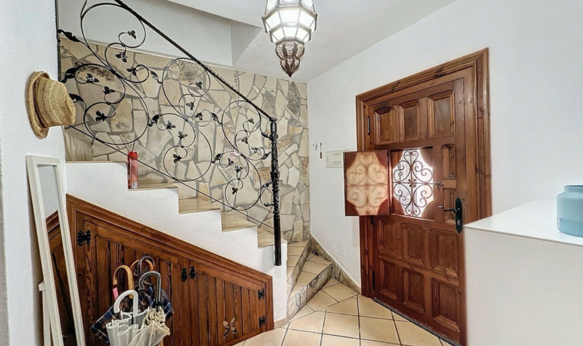 Resale - House -
Estepona