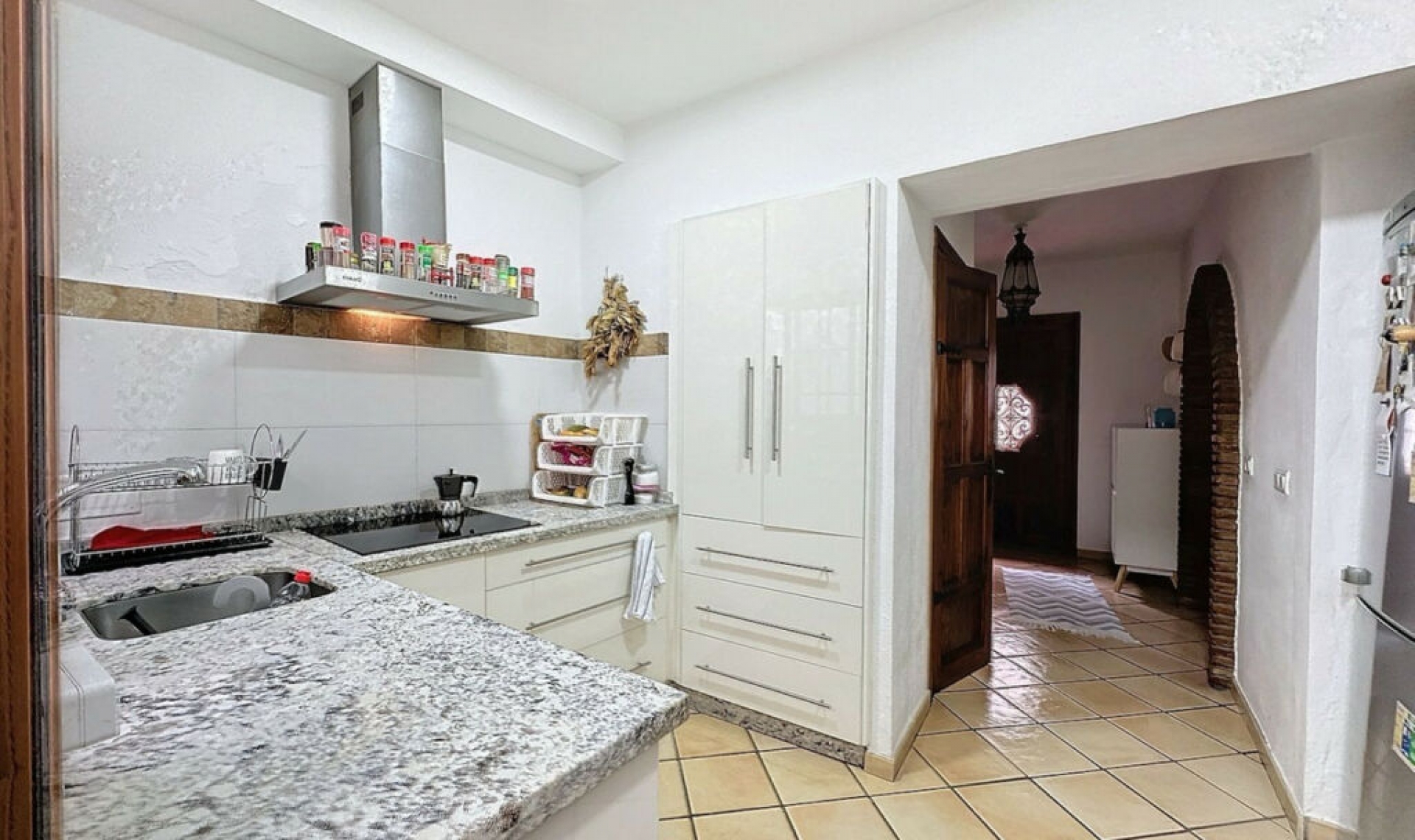 Resale - House -
Estepona