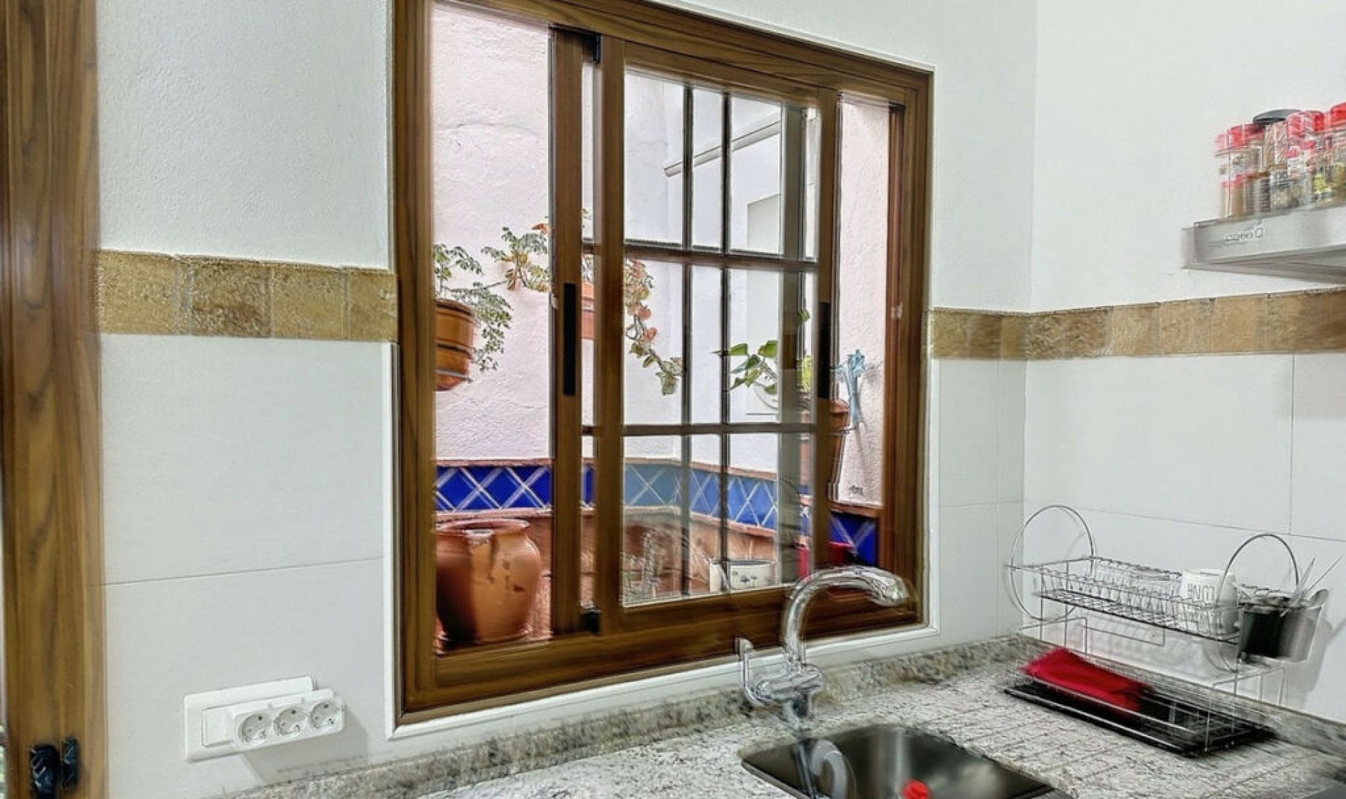 Resale - House -
Estepona