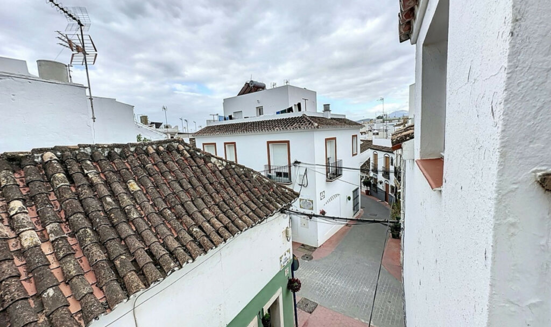 Resale - House -
Estepona