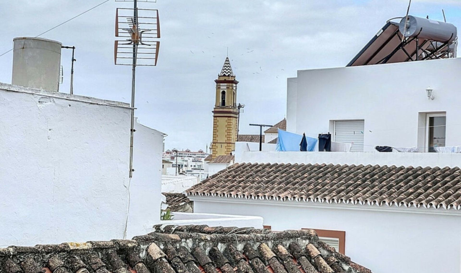 Resale - House -
Estepona