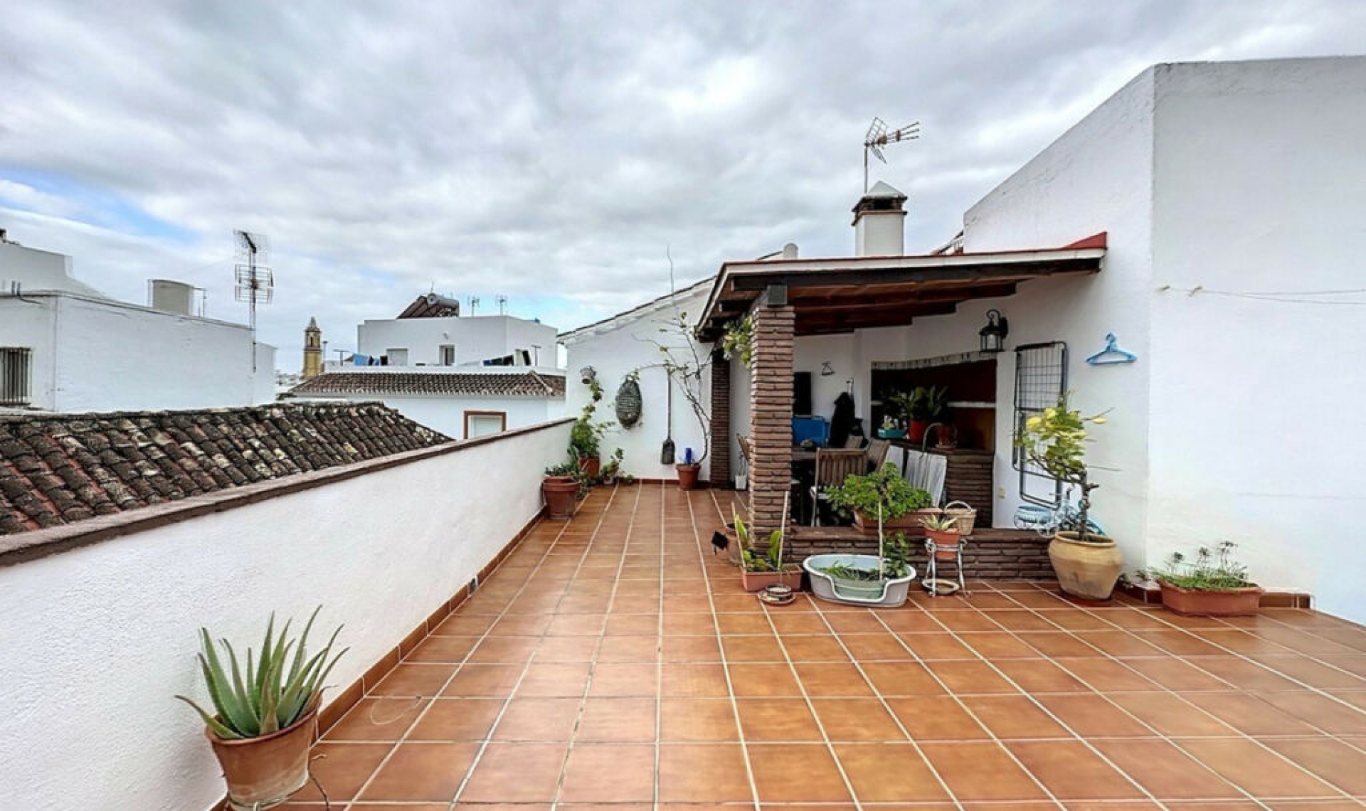 Resale - House -
Estepona