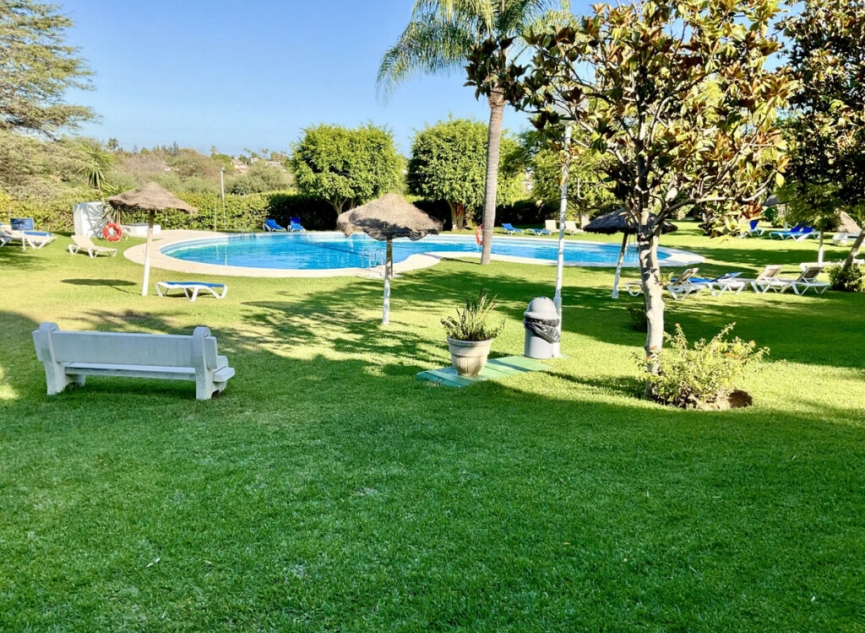 Resale - House -
Estepona