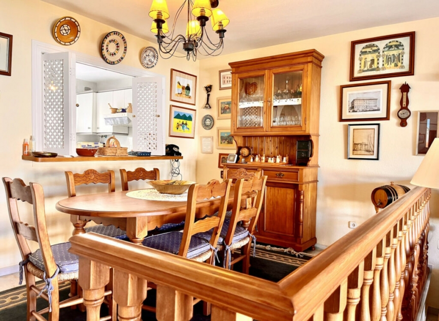 Resale - House -
Estepona