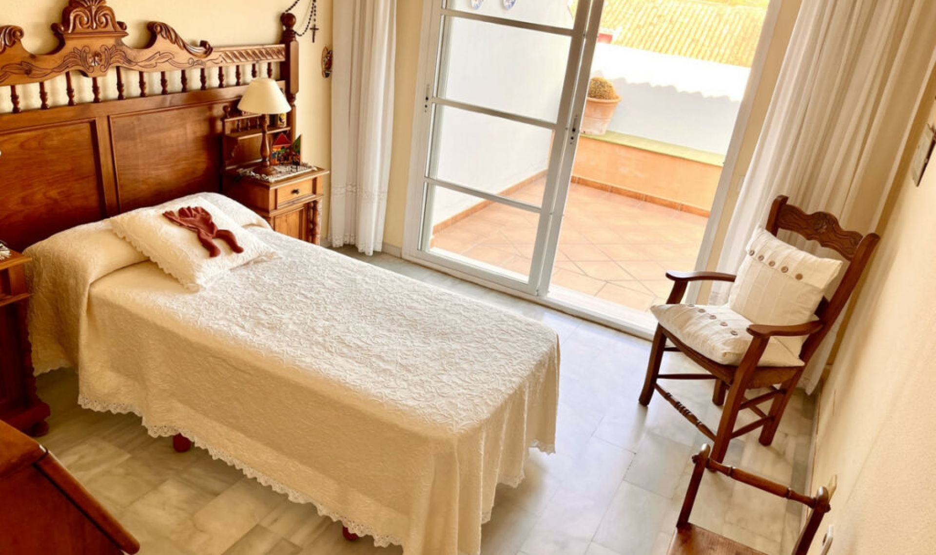 Resale - House -
Estepona