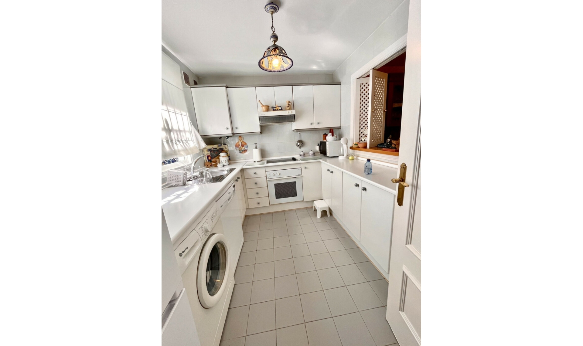 Resale - House -
Estepona