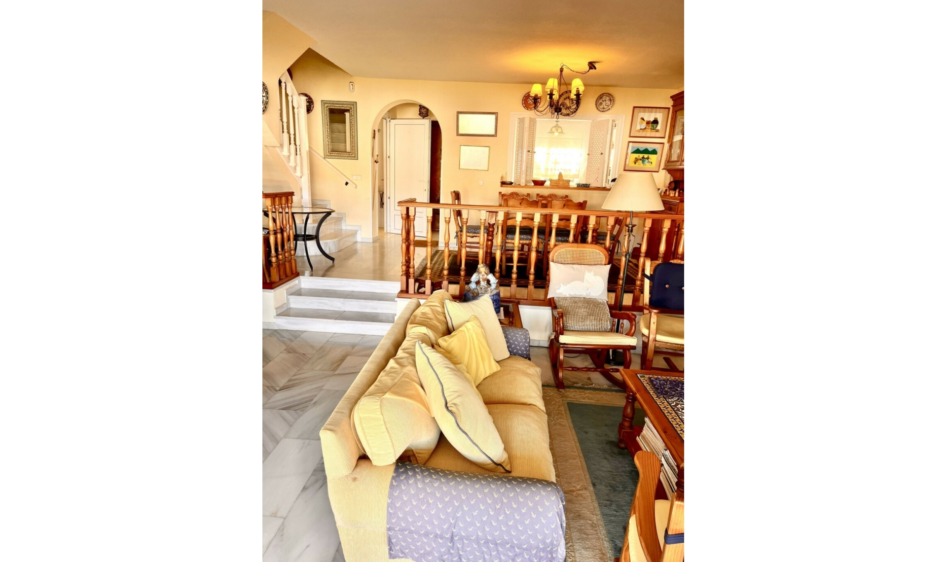 Resale - House -
Estepona