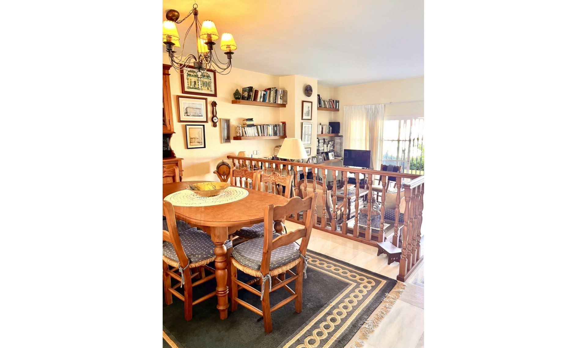 Resale - House -
Estepona