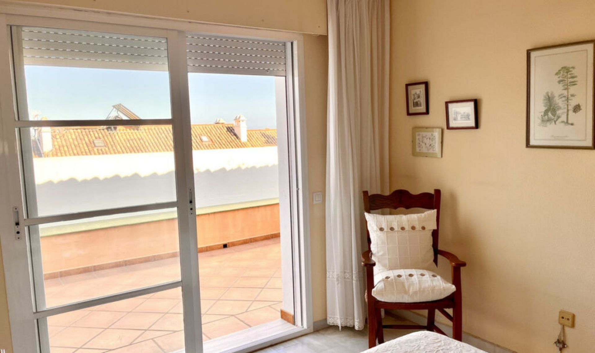 Resale - House -
Estepona