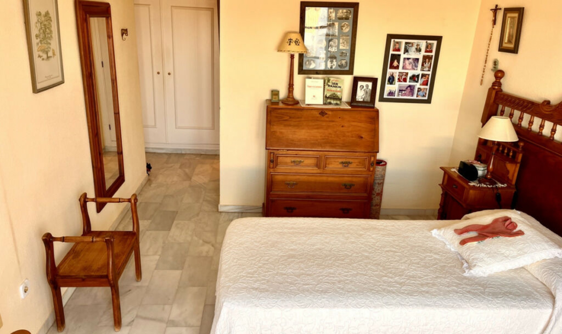 Resale - House -
Estepona