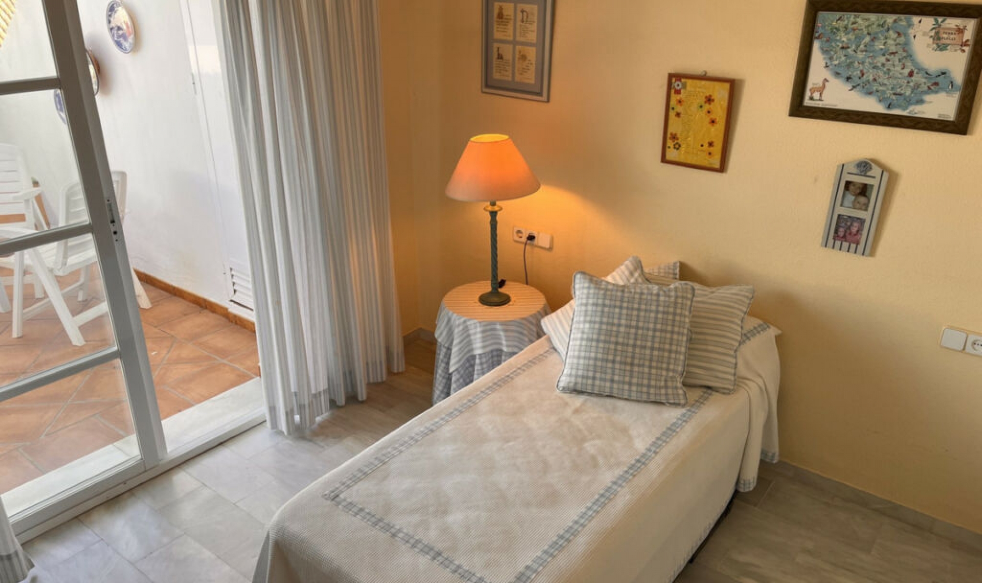 Resale - House -
Estepona