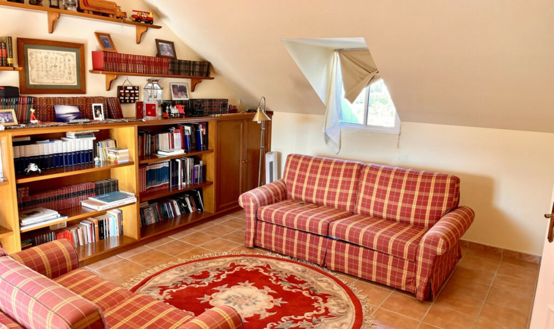 Resale - House -
Estepona