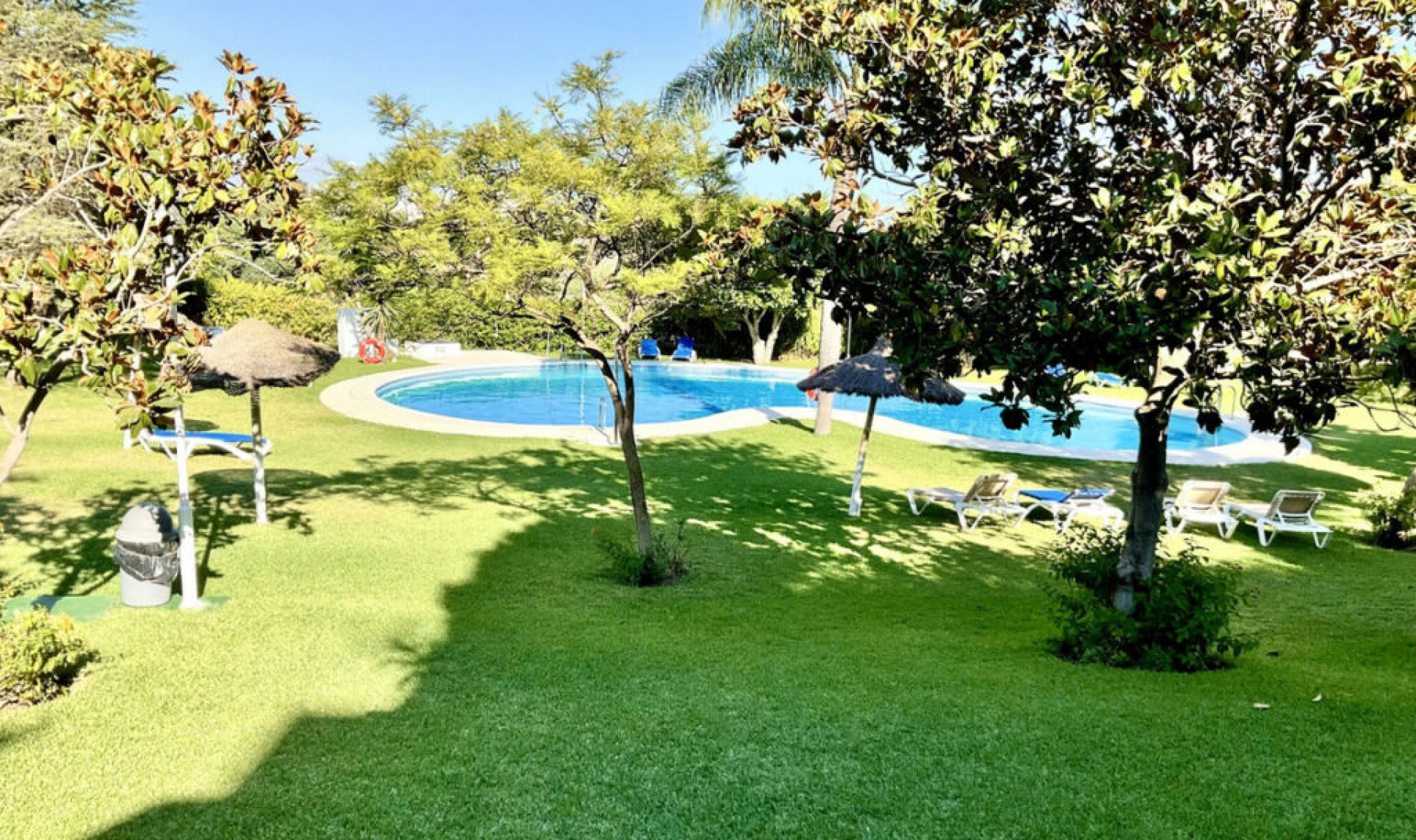 Resale - House -
Estepona