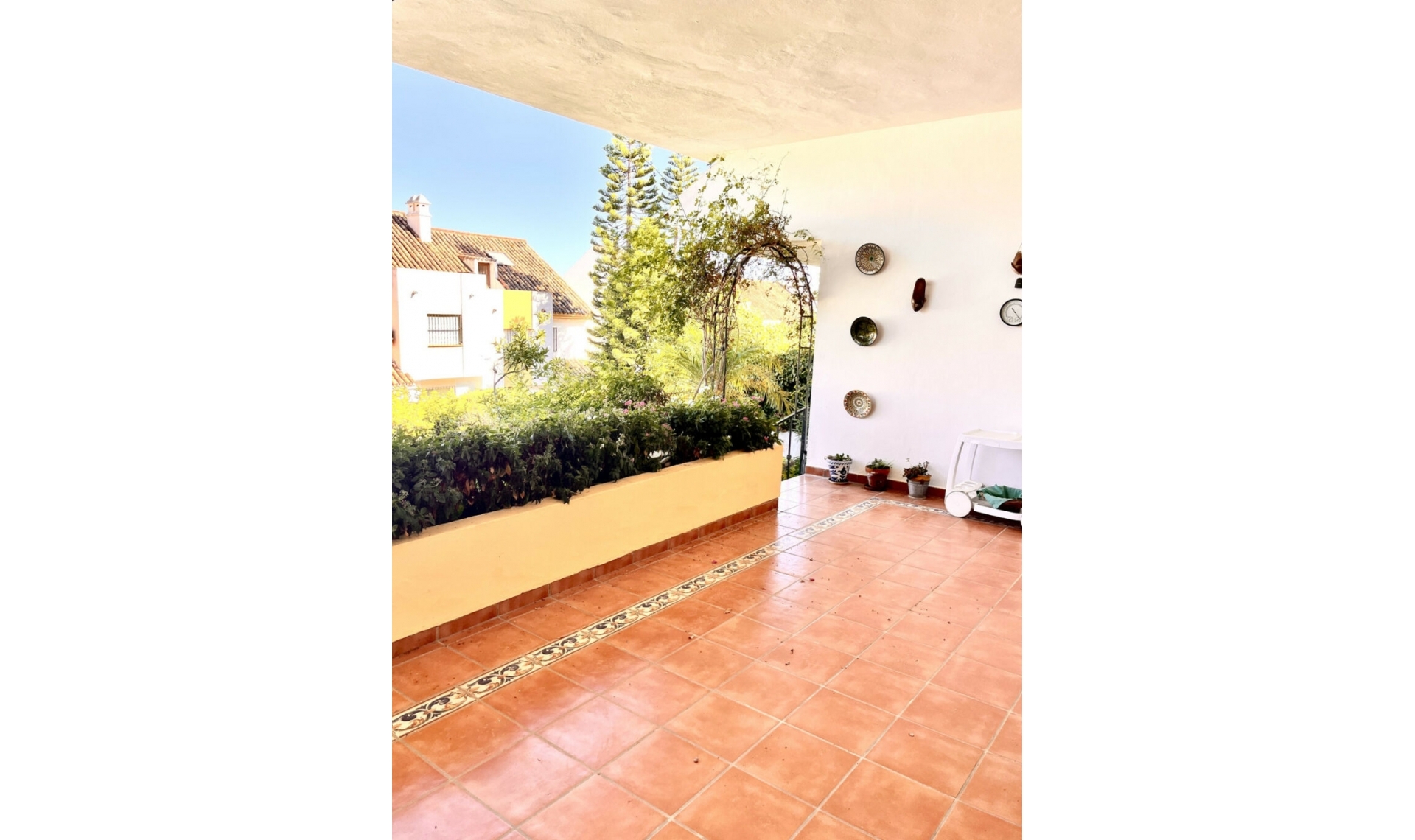 Resale - House -
Estepona
