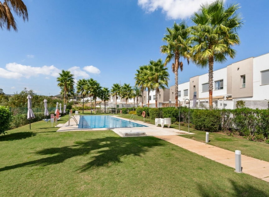Resale - House -
Estepona
