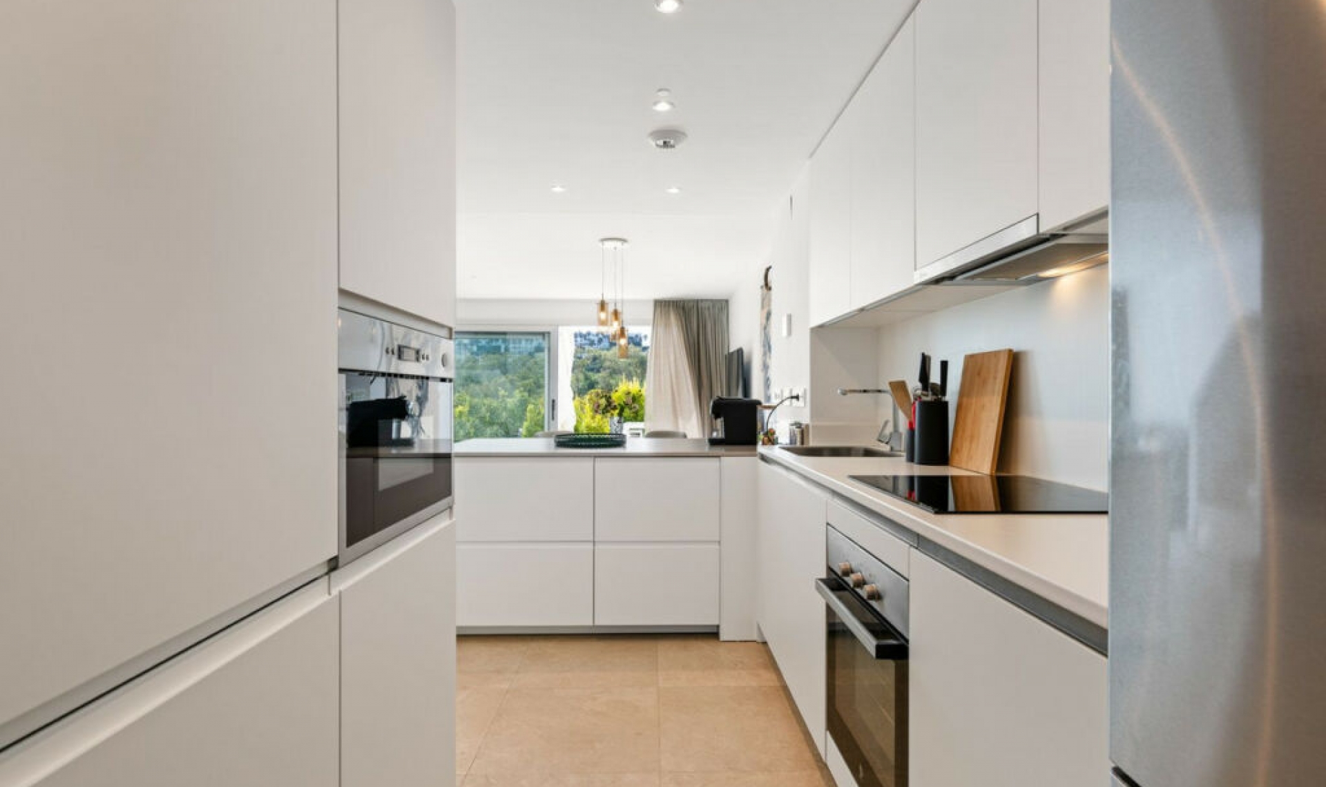 Resale - House -
Estepona