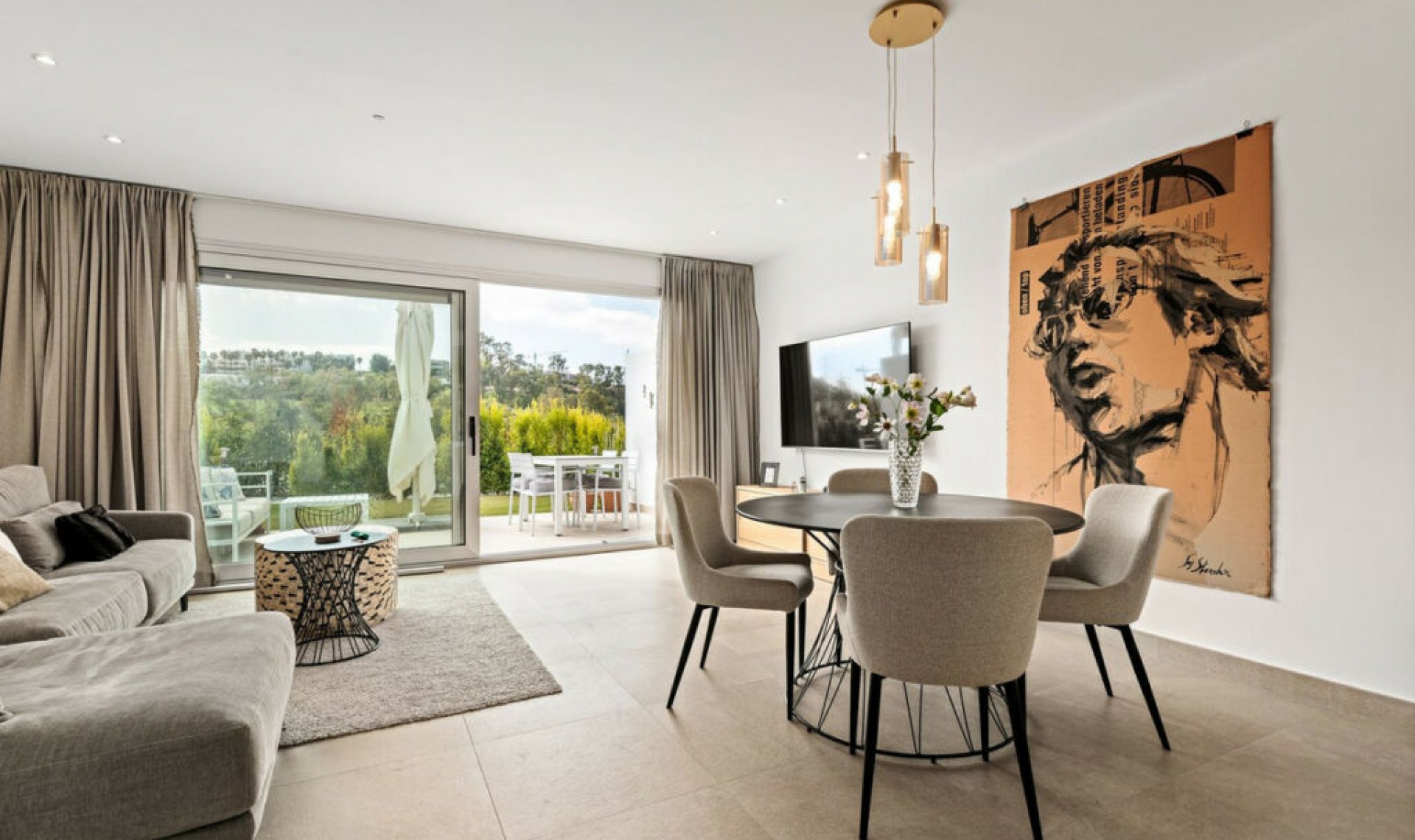 Resale - House -
Estepona