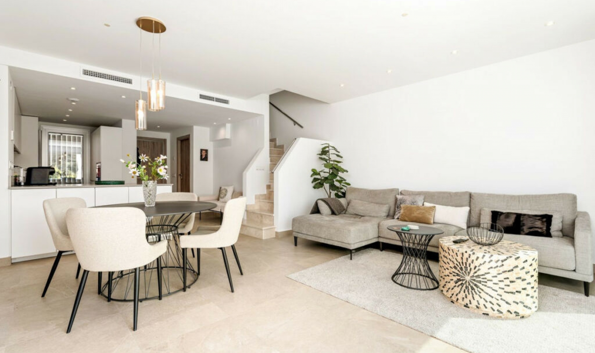 Resale - House -
Estepona