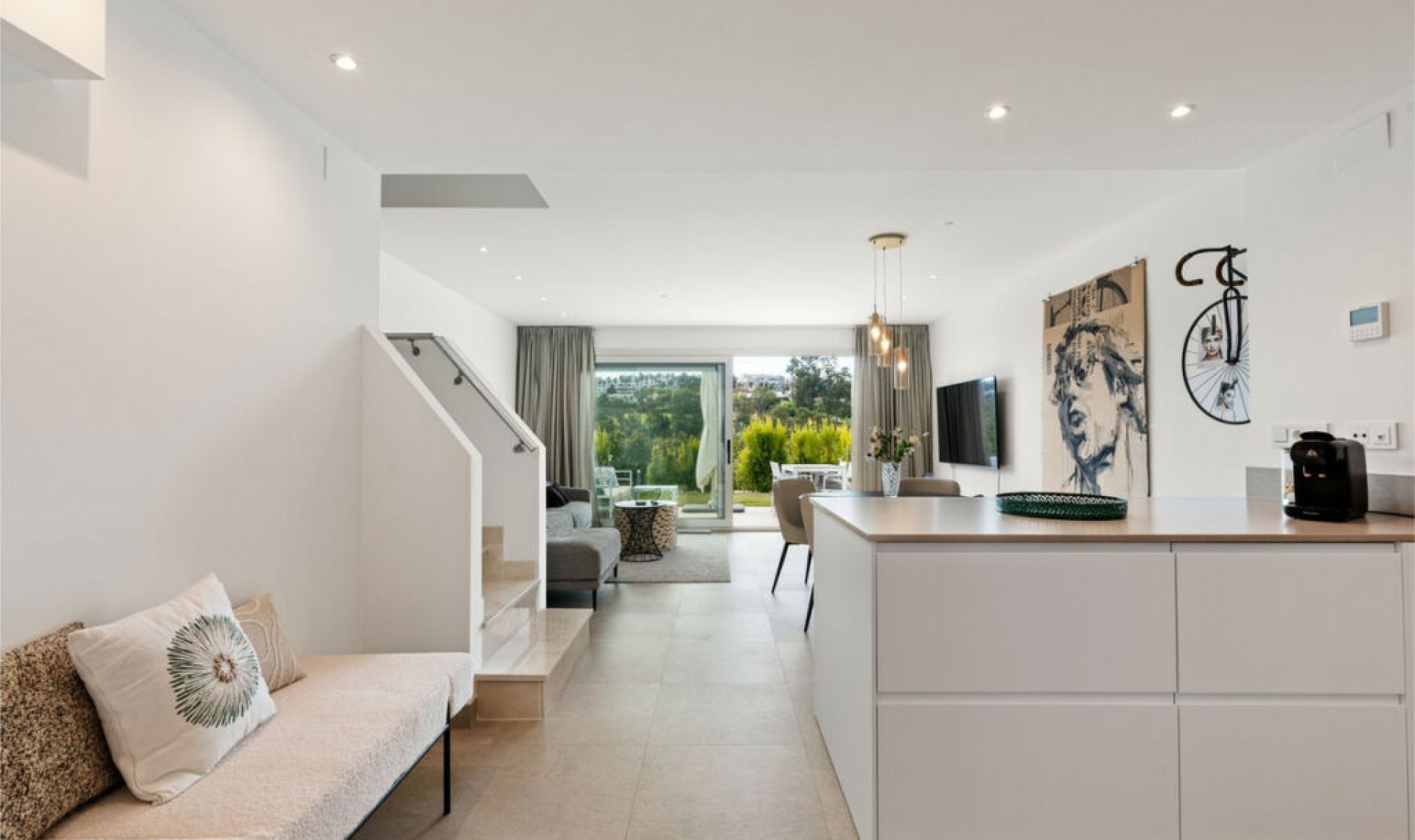 Resale - House -
Estepona