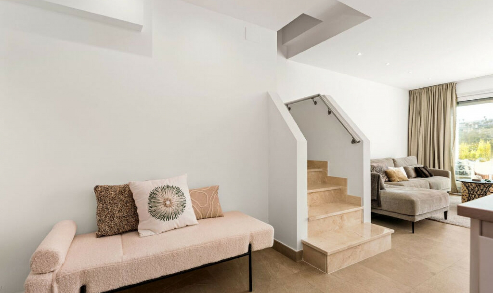 Resale - House -
Estepona