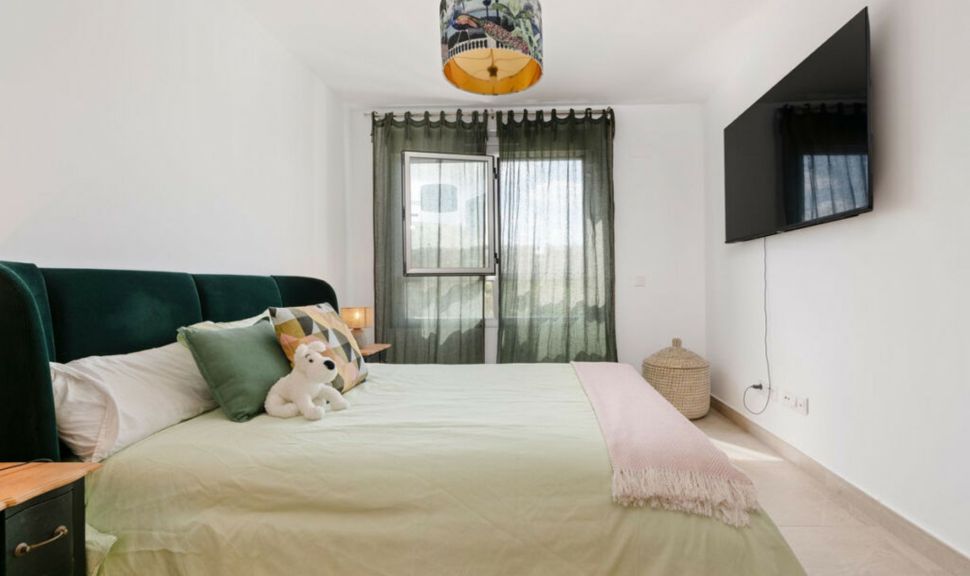 Resale - House -
Estepona