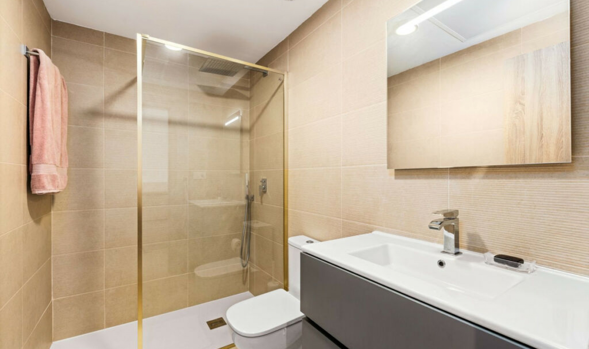 Resale - House -
Estepona