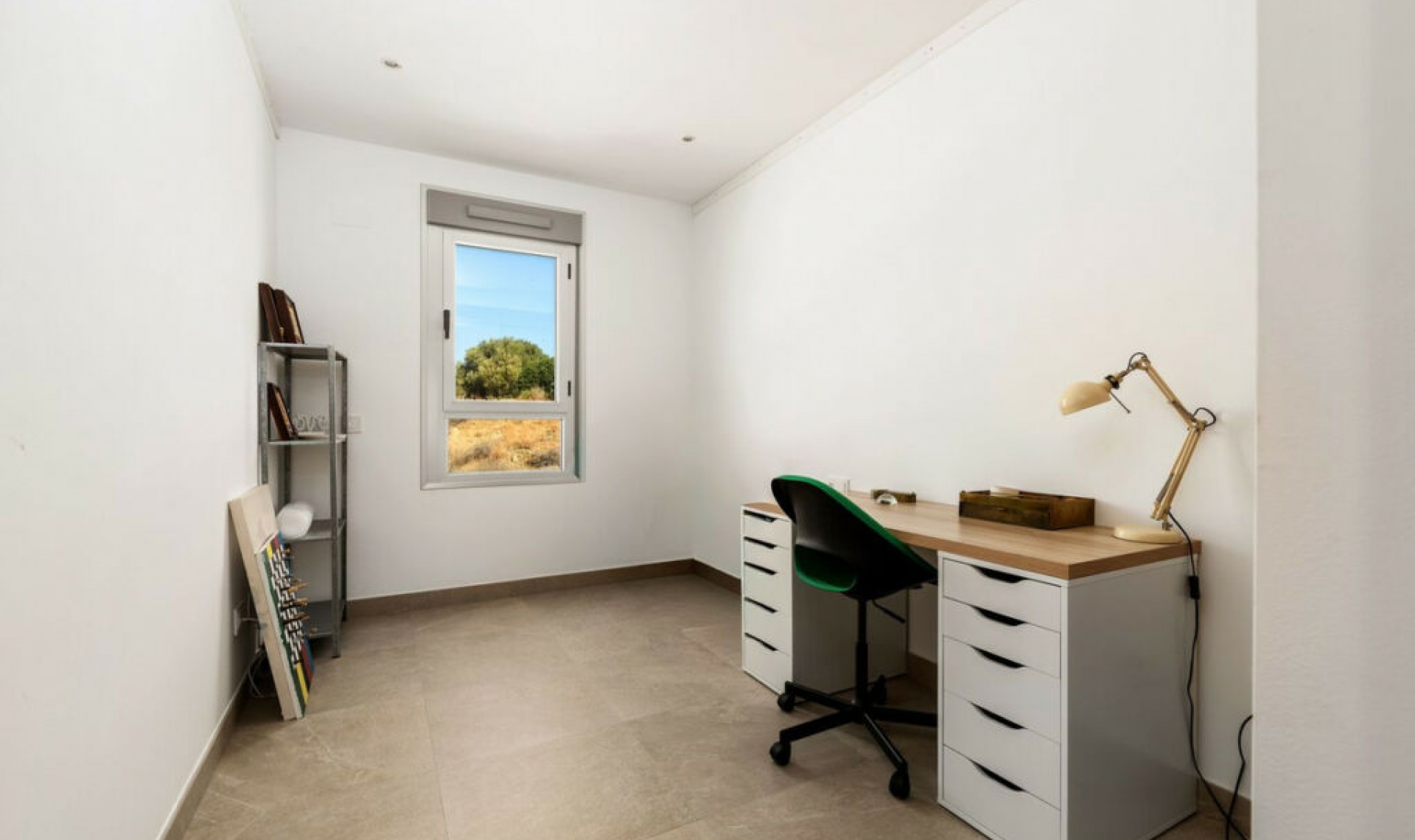 Resale - House -
Estepona