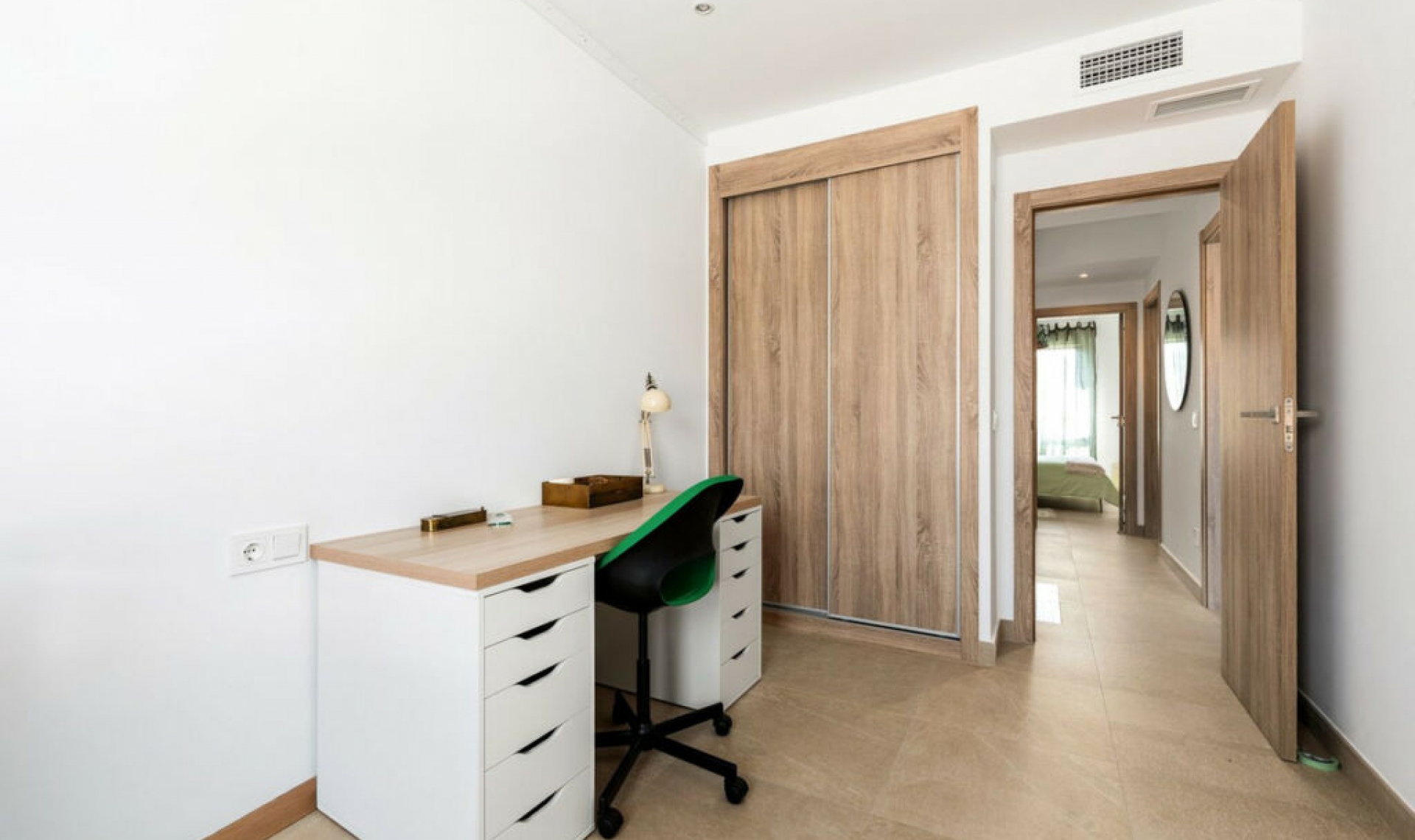 Resale - House -
Estepona