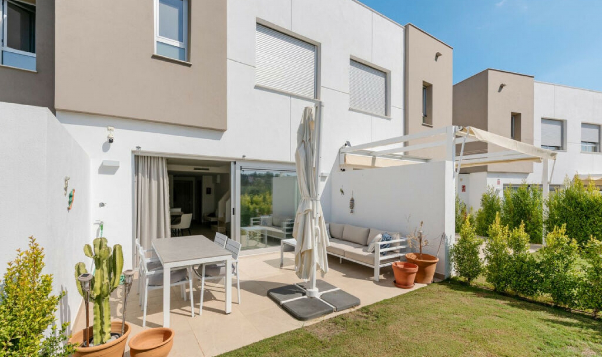 Resale - House -
Estepona