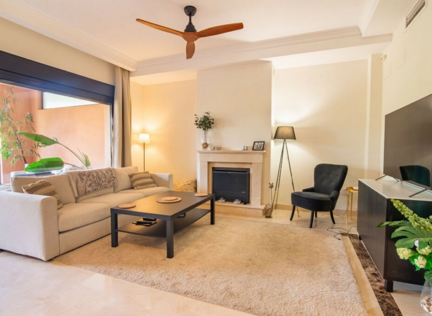 Resale - House -
Estepona