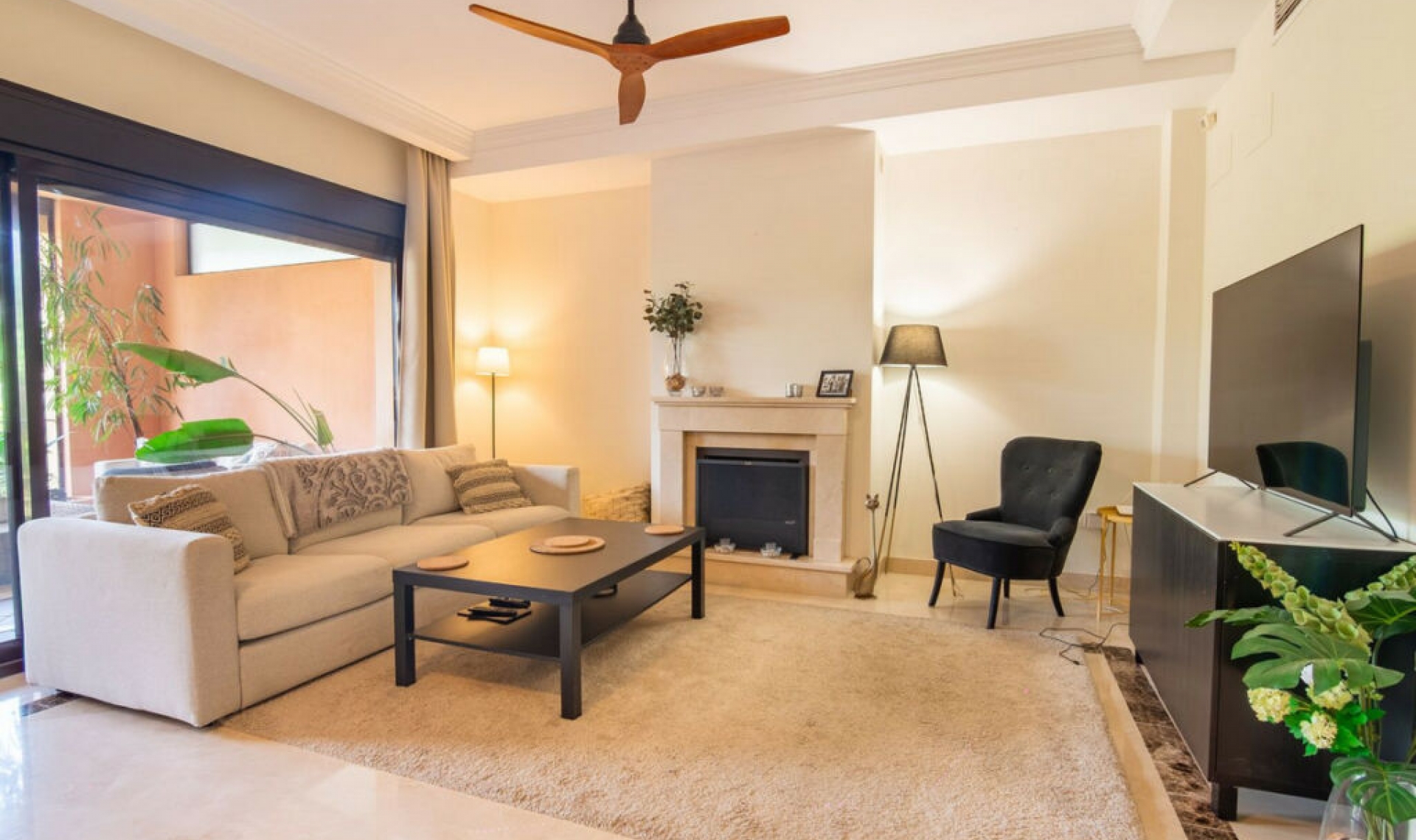 Resale - House -
Estepona